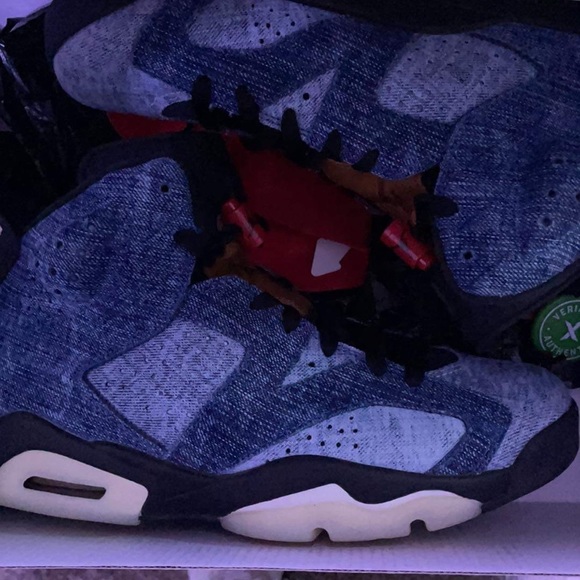 Retros - Picture 7 of 16